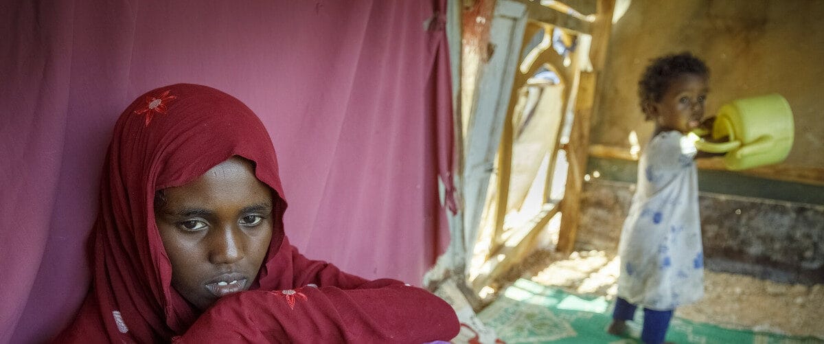 Hafsa Abdikadir with her daughter, Puntland Drought | Media Oxfam Australia